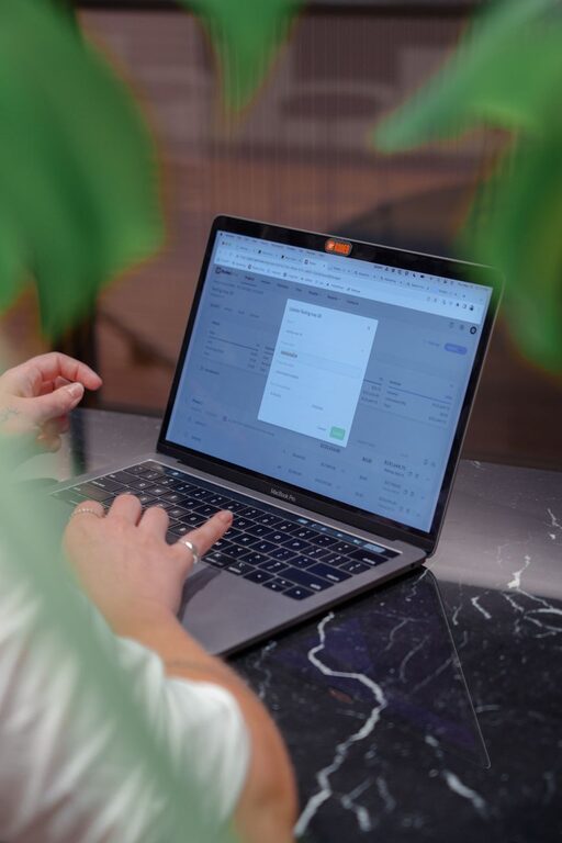 Jak skrócić zamknięcie miesiąca dzięki cyfrowym workflow